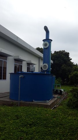 Chlorine gas scrubber